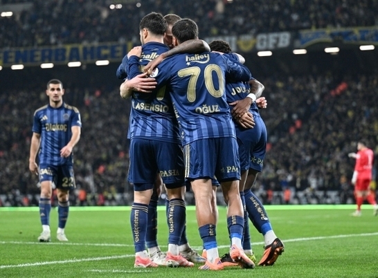  Fenerbahçe ligin ilk devresini namağlup tamamladı