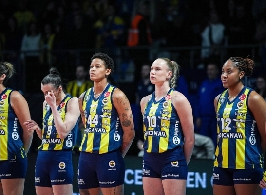  Fenerbahçe’den altın sette Şampiyonlar Ligi’ne veda!